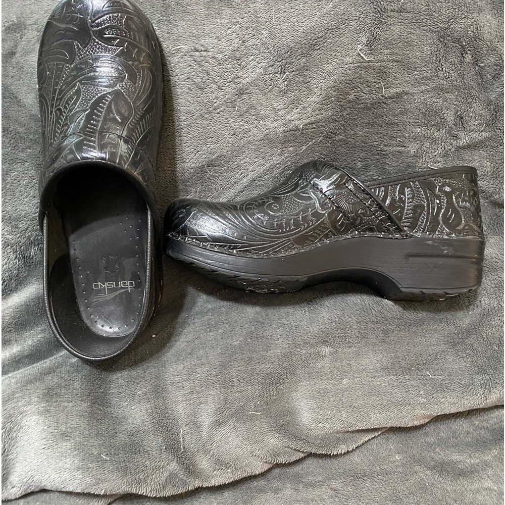 DANSKO Professional Tooled Leather Black Clogs, Size 40